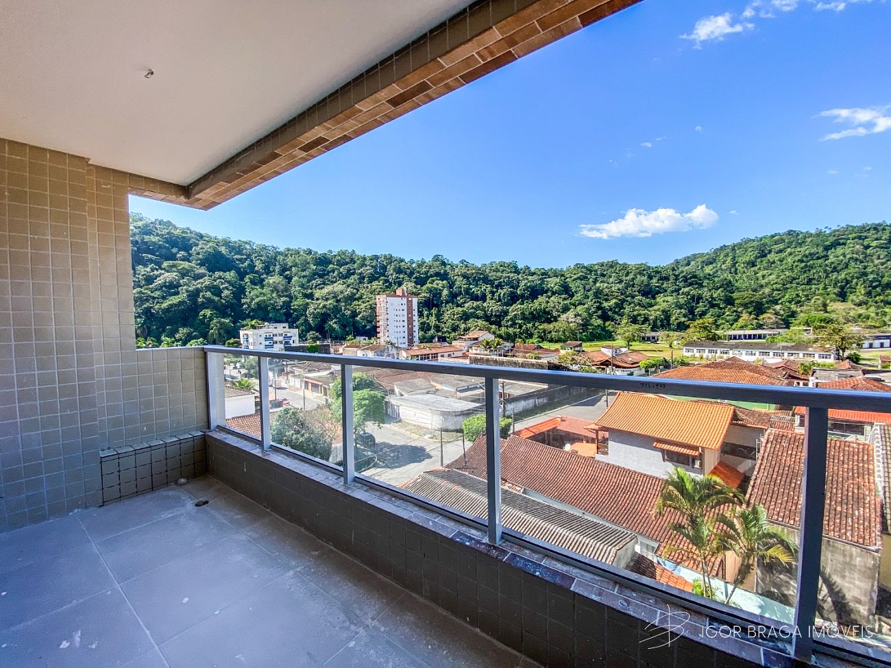 BELÍSSIMO APARTAMENTO, AMPLO, FINO ACABAMENTO E LAZER COMPLETO