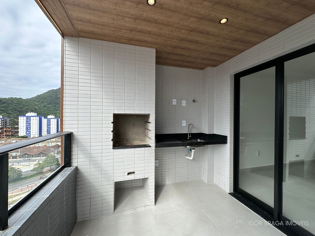 BELÍSSIMO APARTAMENTO, FINO ACABAMENTO E LAZER COMPLETO