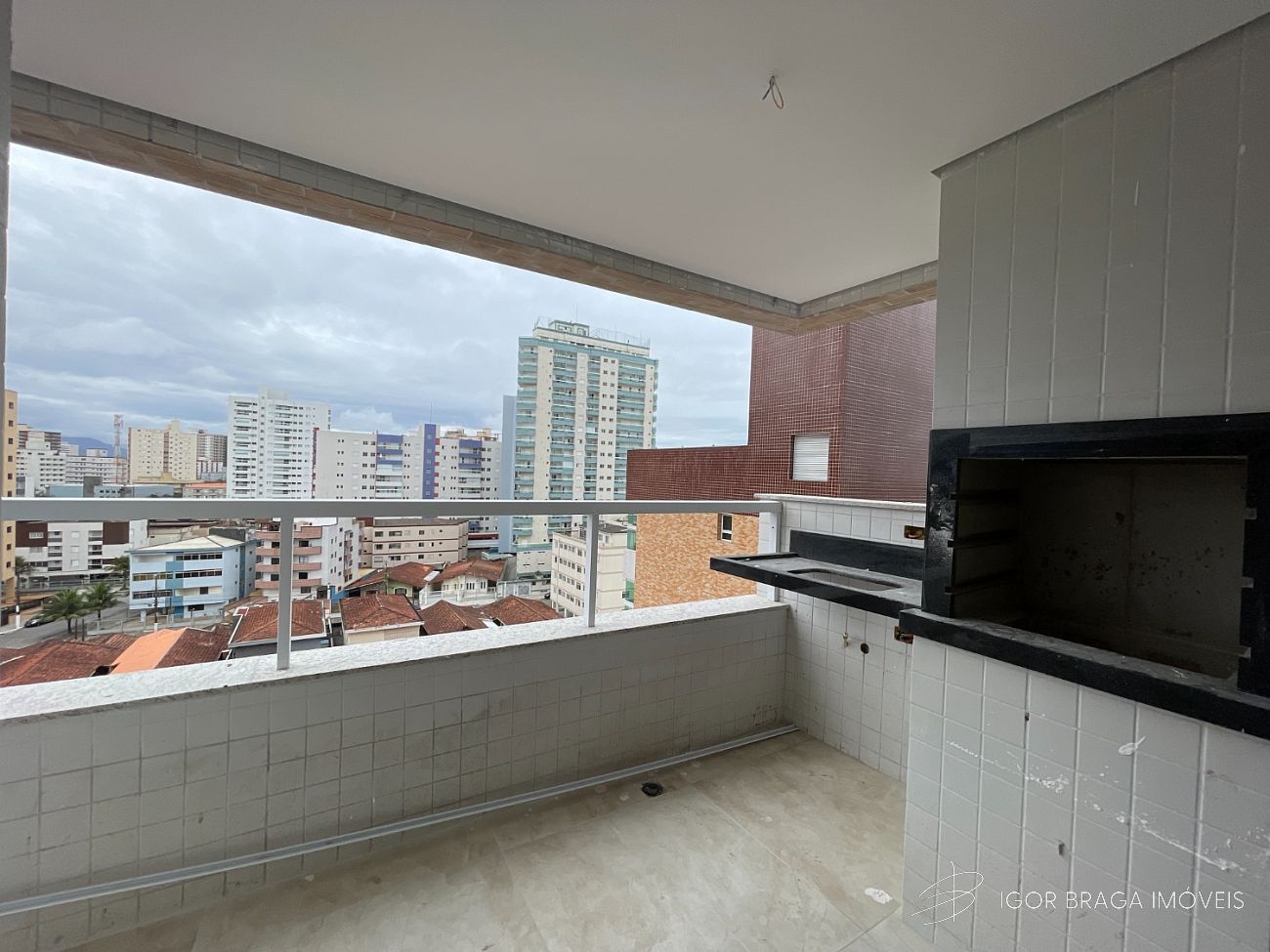 BELÍSSIMA CONSTRUÇÃO, FINO ACABAMENTO E LAZER COMPLETO