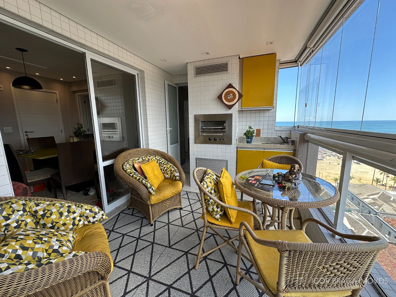 BELÍSSIMO APARTAMENTO, FINO ACABAMENTO  E LAZER COMPLETO