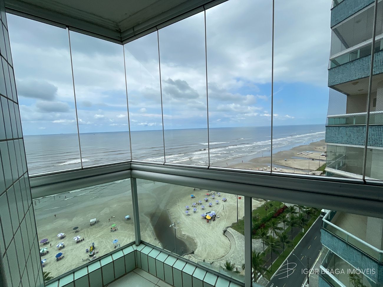 BELÍSSIMO APARTAMENTO, FINO ACABAMENTO E LAZER COMPLETO