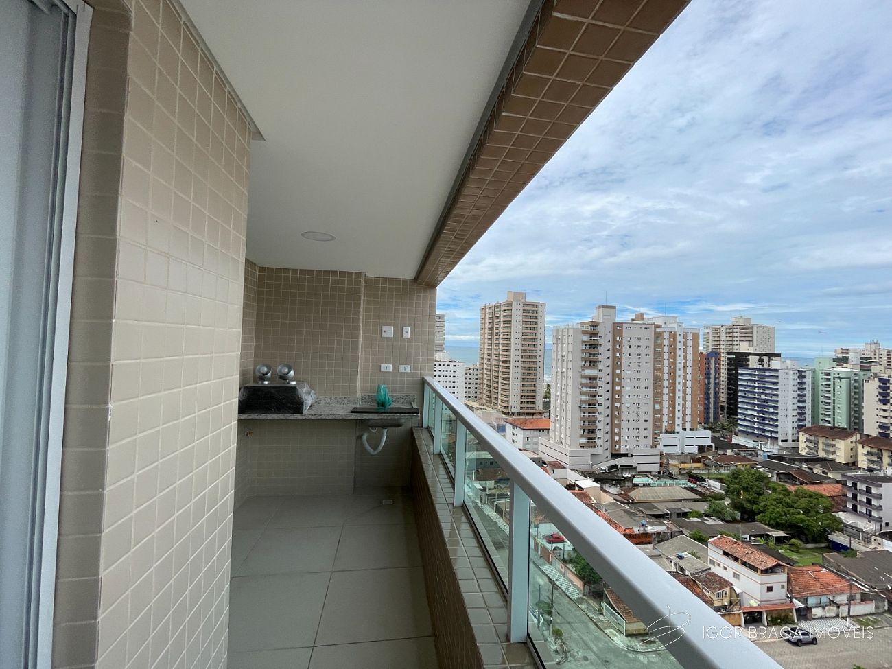 BELÍSSIMO APARTAMENTO, FINO ACABAMENTO E LAZER