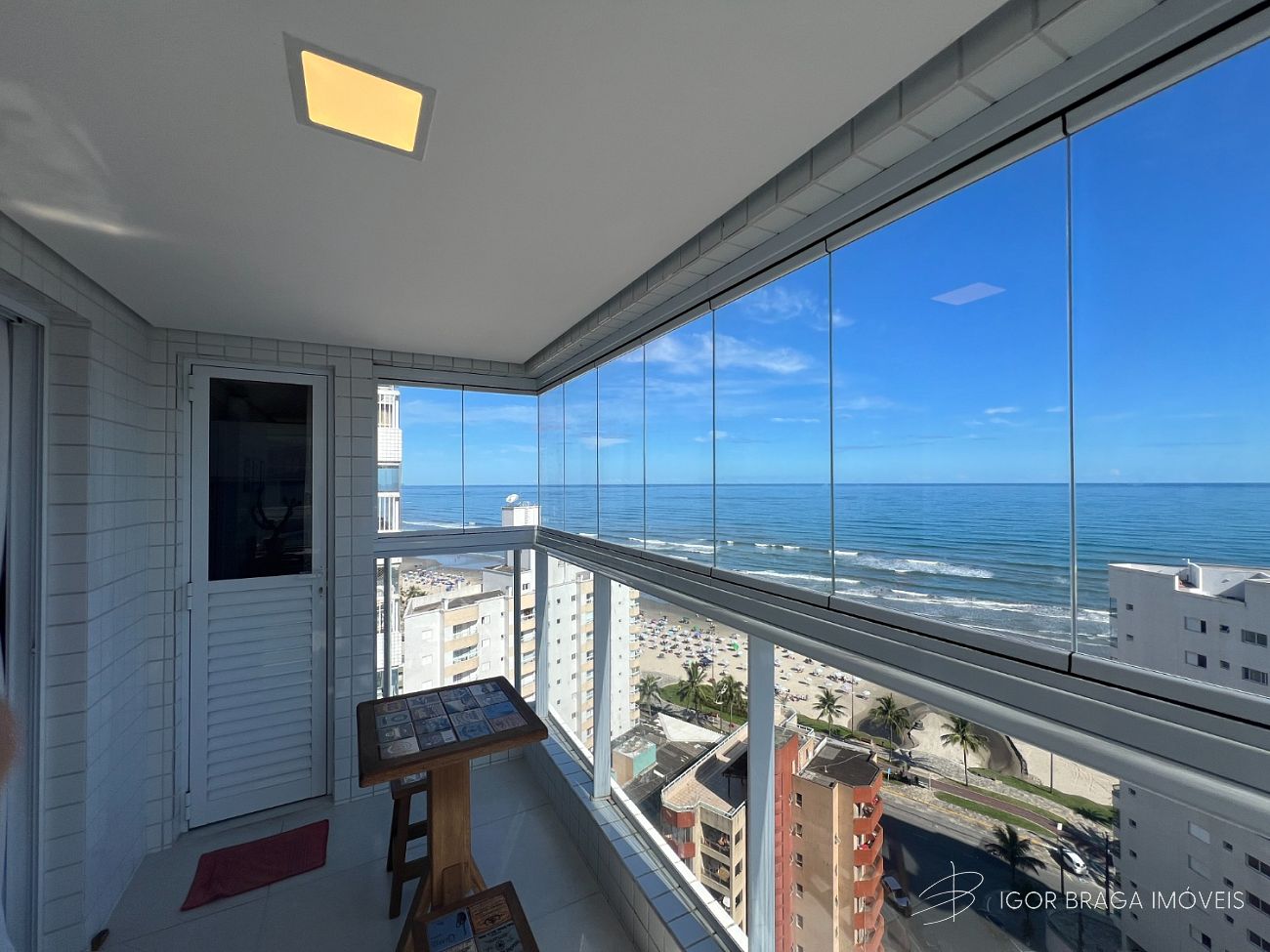 BELÍSSIMO APARTAMENTO, FINO ACABAMENTO E LAZER COMPLETO