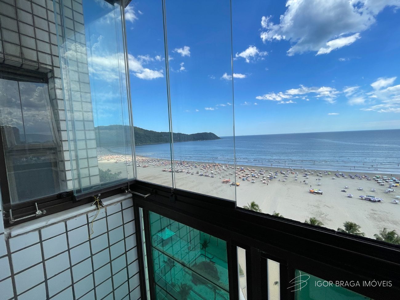 BELÍSSIMO APARTAMENTO, AMPLO E FINO ACABAMENTO