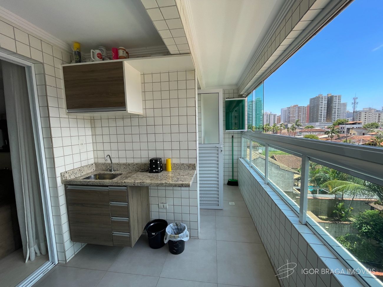BELÍSSIMO APARTAMENTO, FINO ACABAMENTO E LAZER COMPLETO