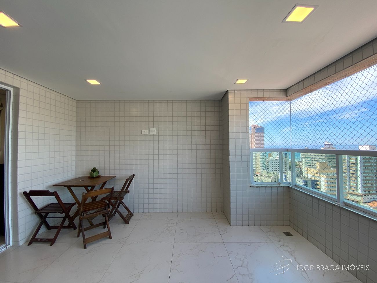 BELÍSSIMA COBERTURA DUPLEX, FINO ACABAMENTO.