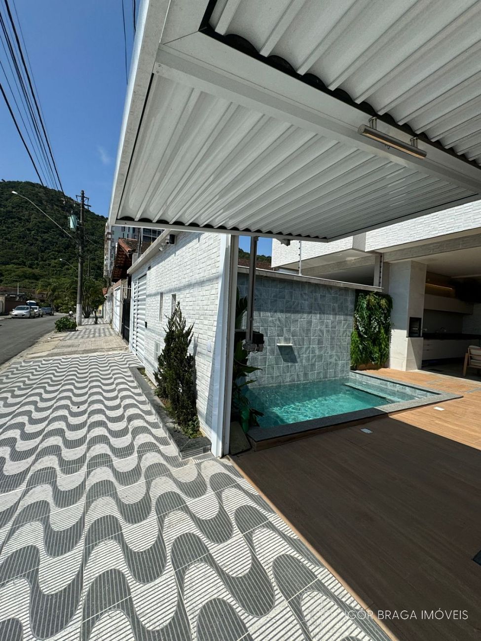 BELÍSSIMA CASA DE ALTO PADRÃO COM FINO ACABAMENTO.