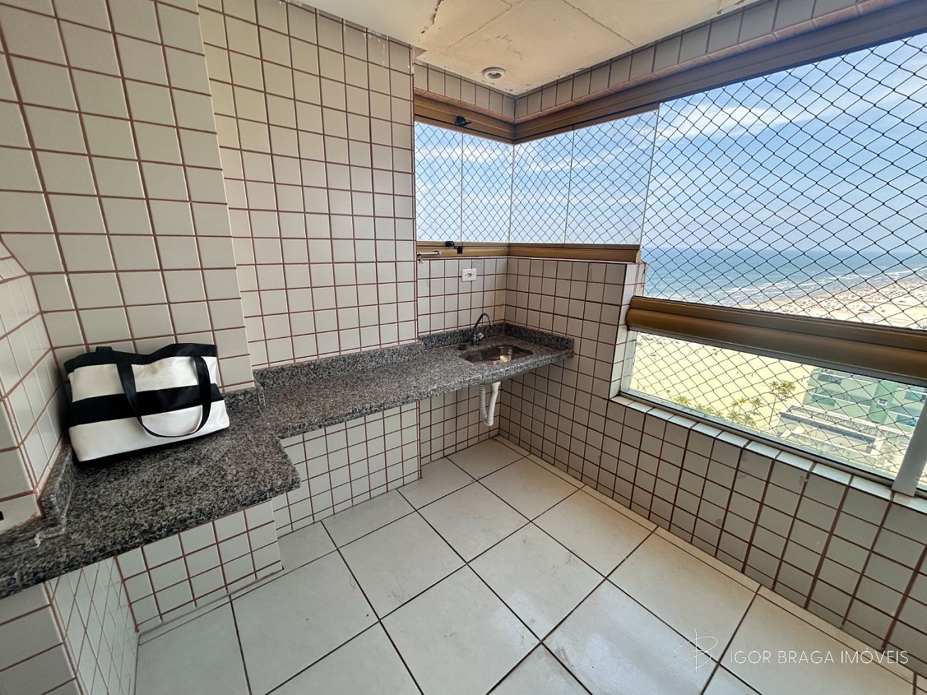 BELISSÍMO APARTAMENTO, FINO ACABAMENTO E LAZER COMPLETO