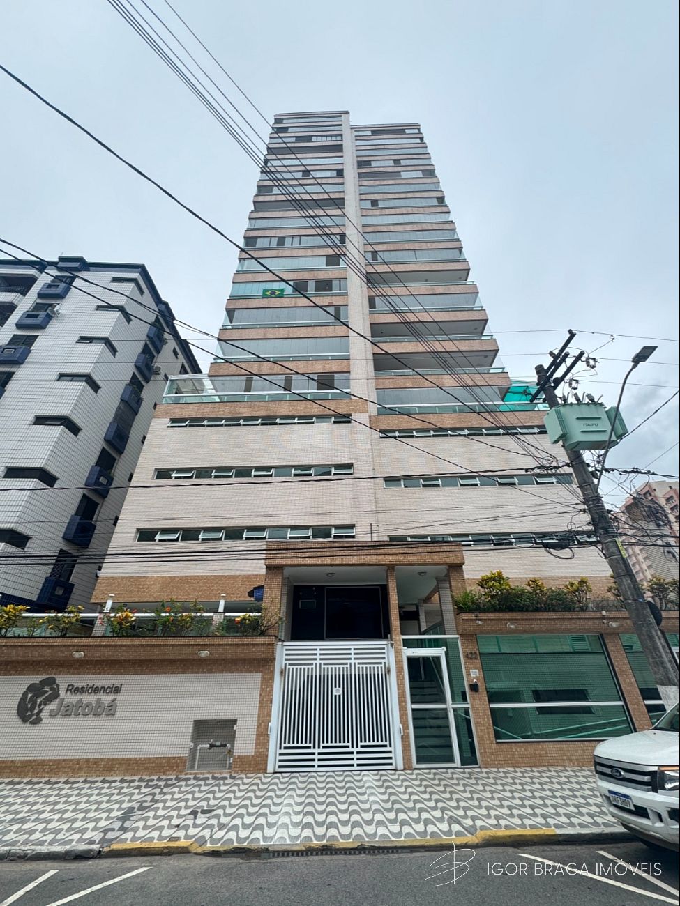 BELÍSSIMO APARTAMENTO, FINO ACABAMENTO E LAZER COMPLETO