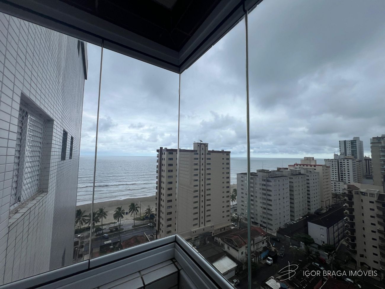 BELÍSSIMO APARTAMENTO, FINO ACABAMENTO E LAZER COMPLETO