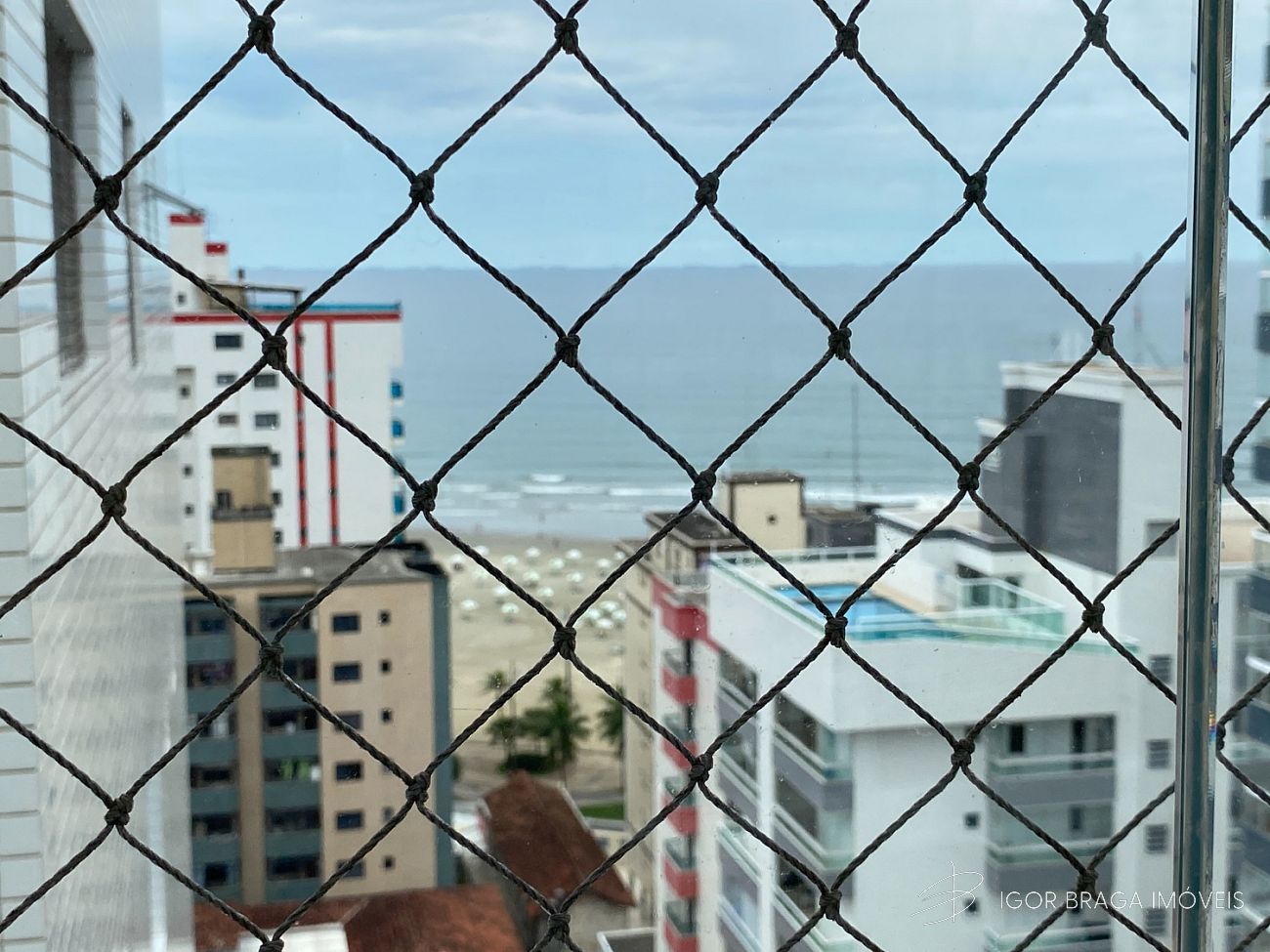 BELISSIMO APARTAMENTO, AMPLO E FINO ACABAMENTO