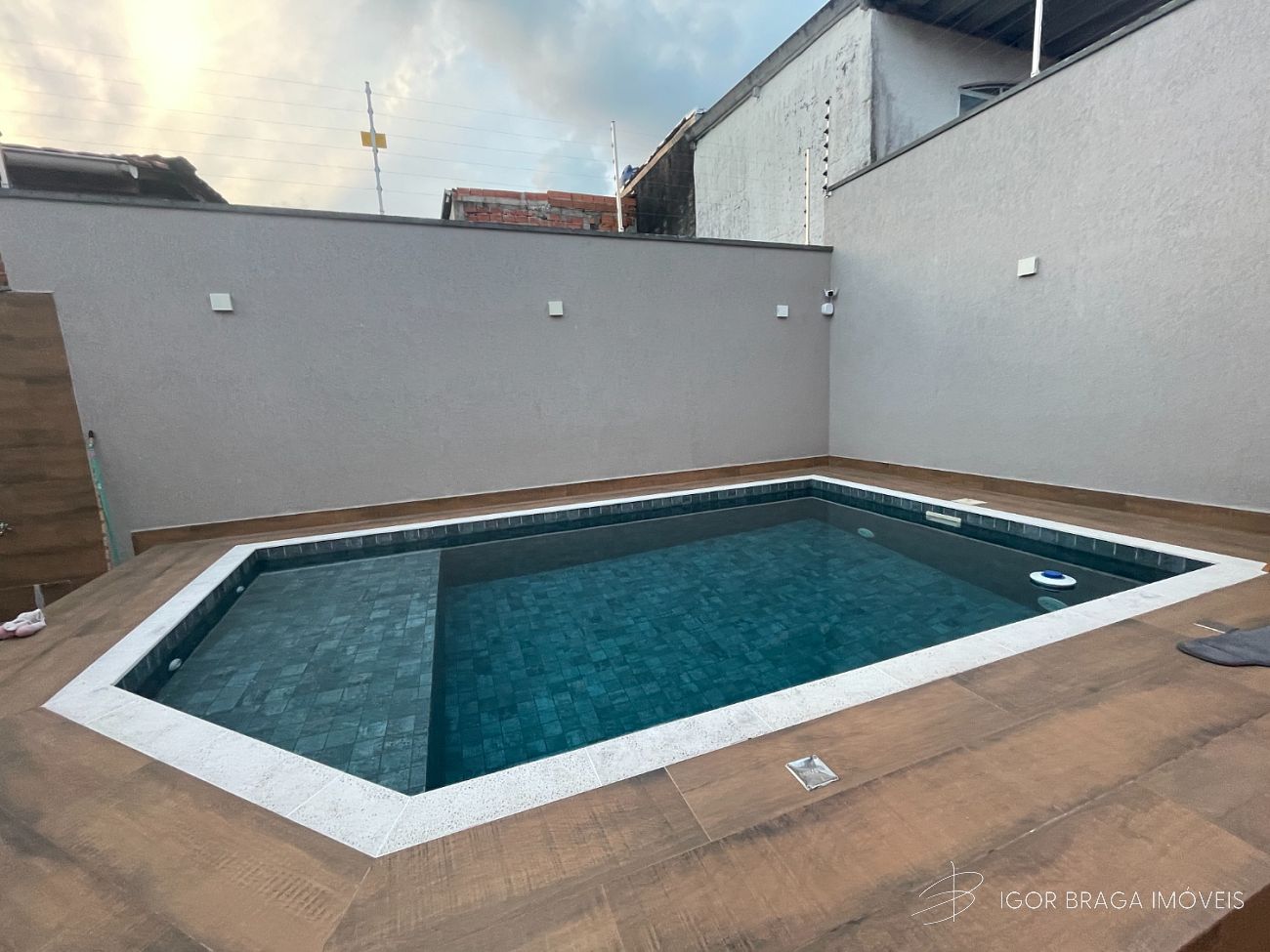 EXCELENTE CASA, AMPLA E FINO ACABAMENTO