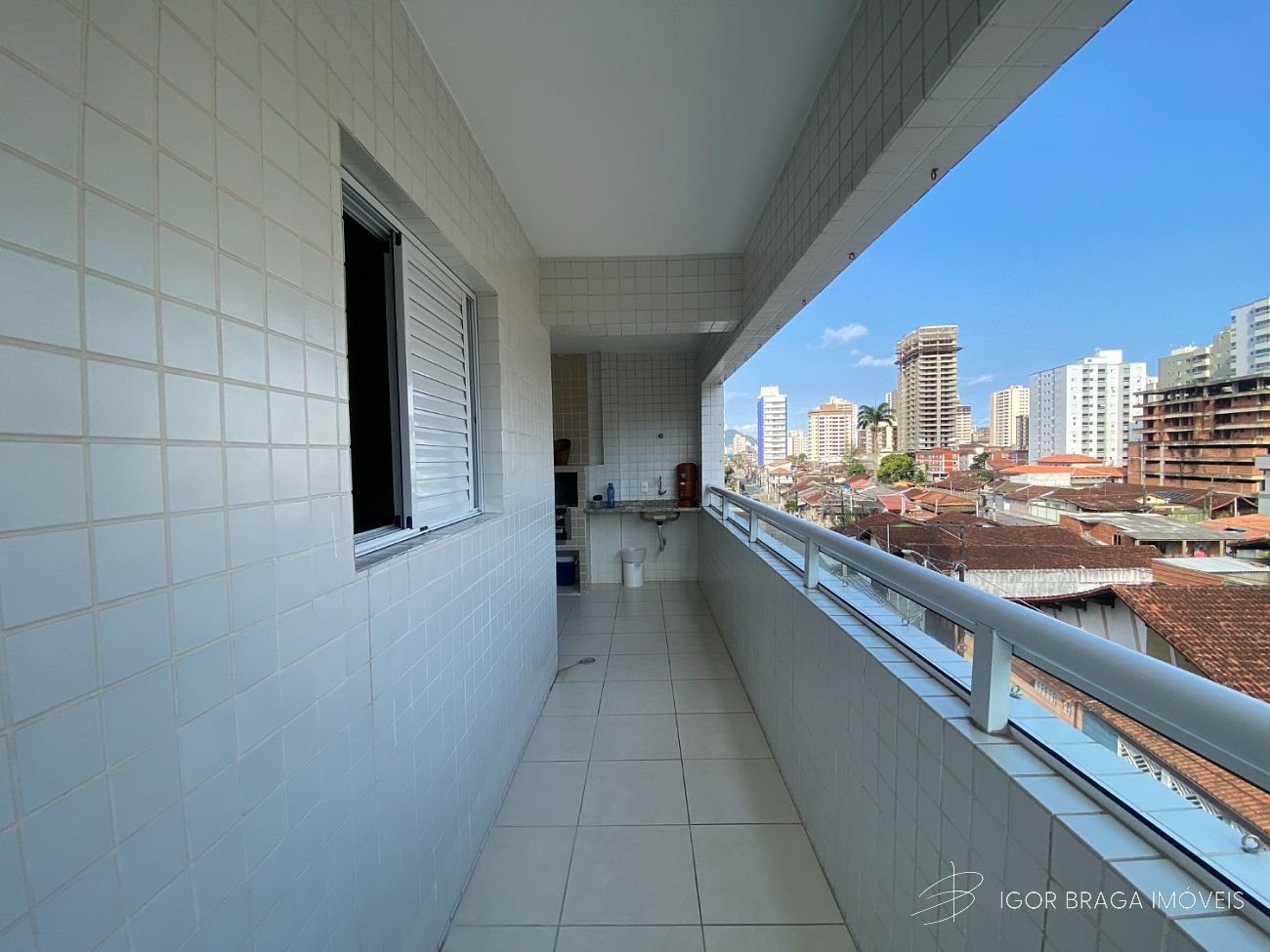 APARTAMENTO À 400m DO MAR, FINO ACABAMENTO E LAZER COMPLETO