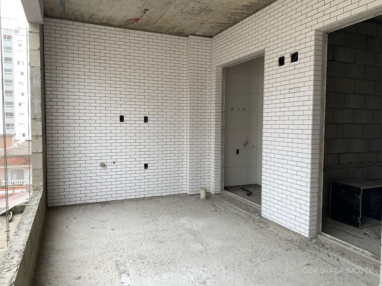 BELÍSSIMA CONTRUÇÃO, À 350m DO MAR E LAZER COMPLETO