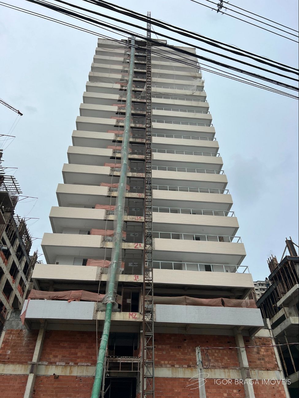 BELÍSSIMO APARTAMENTO, À 150m DO MAR E ESPAÇO DE LAZER