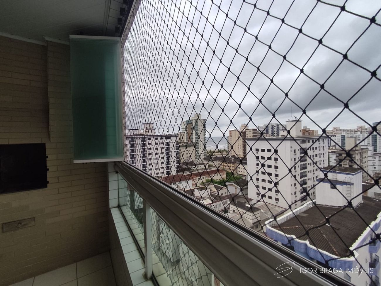 EXCELENTE APARTAMENTO, À 250m DO MAR E LAZER COMPLETO