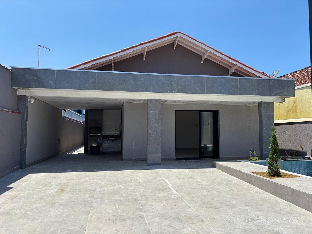 EXCELENTE CASA, AMPLA E FINO ACABAMENTO