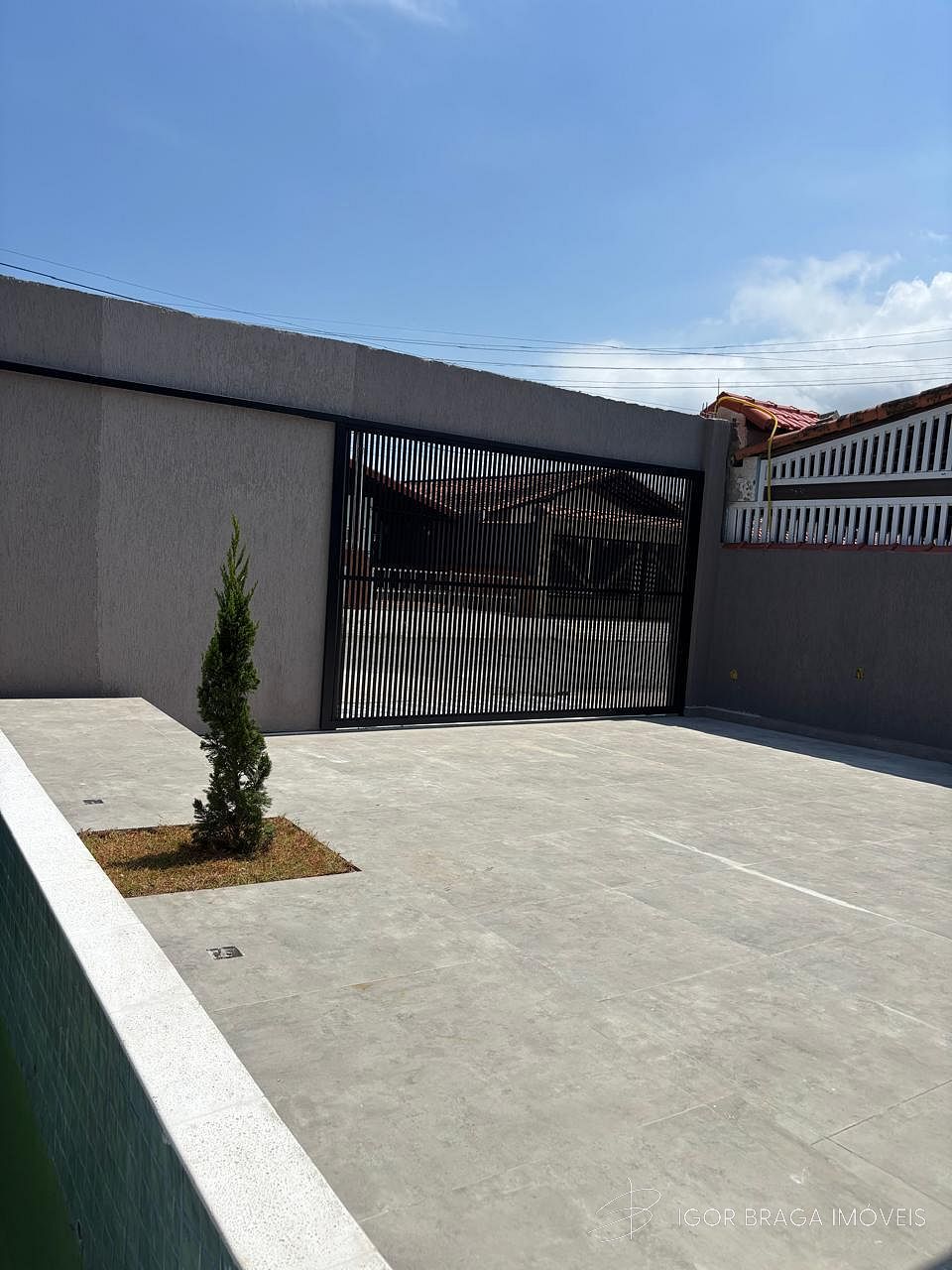 EXCELENTE CASA, AMPLA E FINO ACABAMENTO