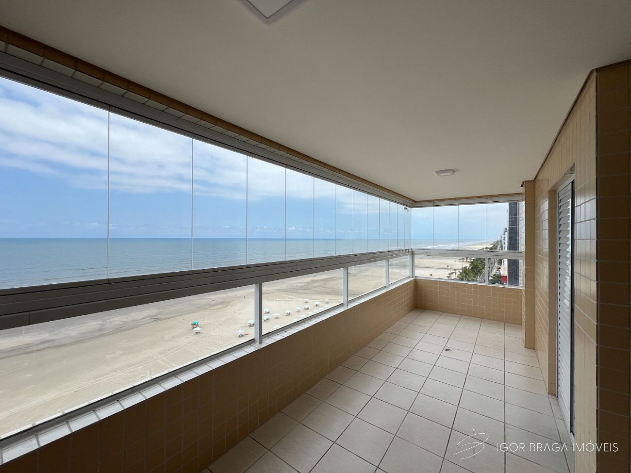 BELISSÍMO APARTAMENTO, FINO ACABAMENTO E LAZER COMPLETO