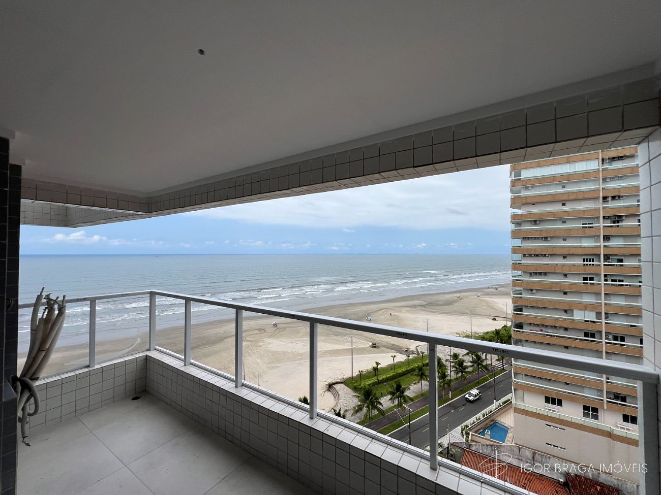 BELÍSSIMO APARTAMENTO, FINO ACABAMENTO E LAZER COMPLETO