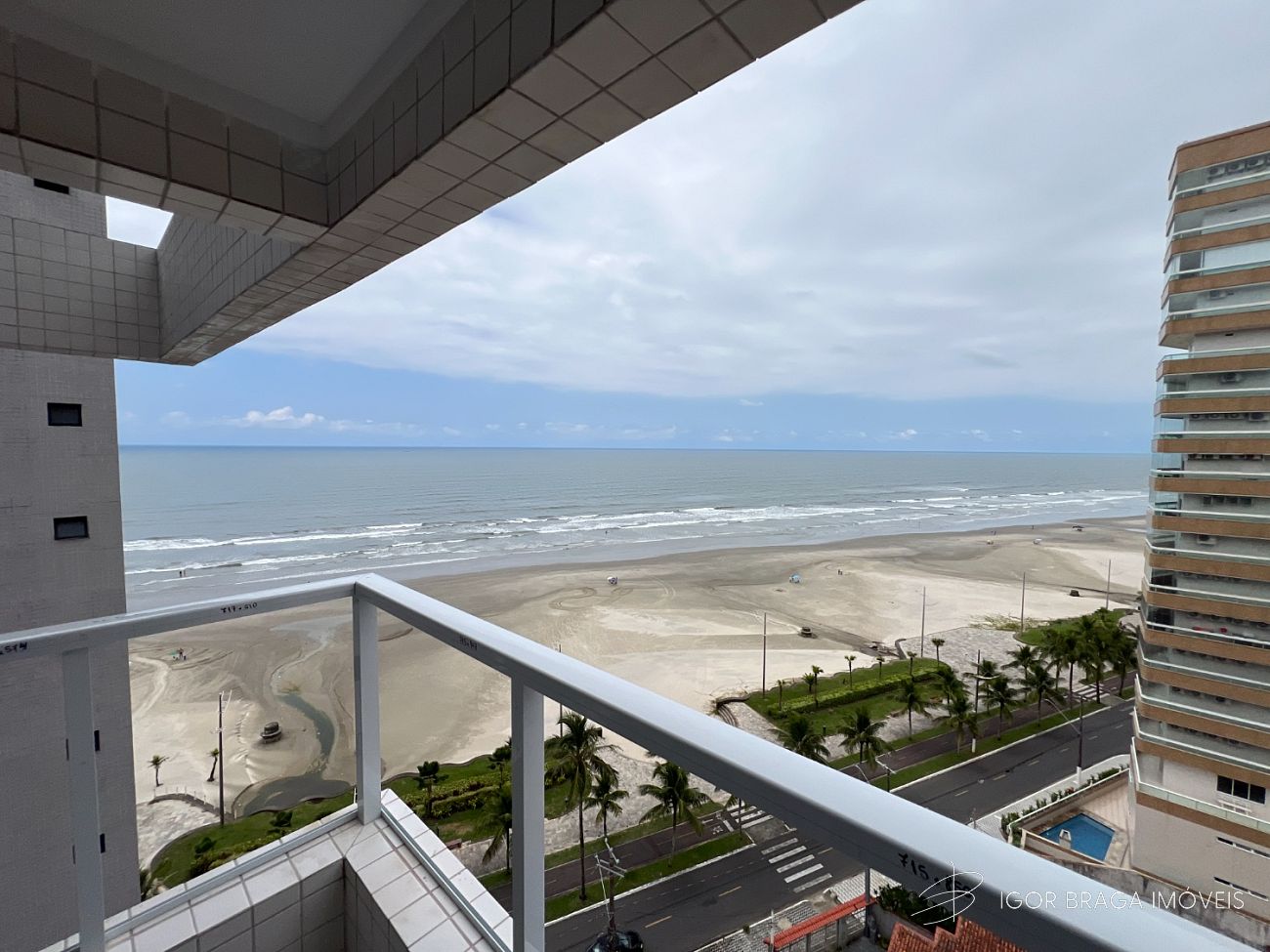 BELÍSSIMO APARTAMENTO, FINO ACABAMENTO E LAZER COMPLETO