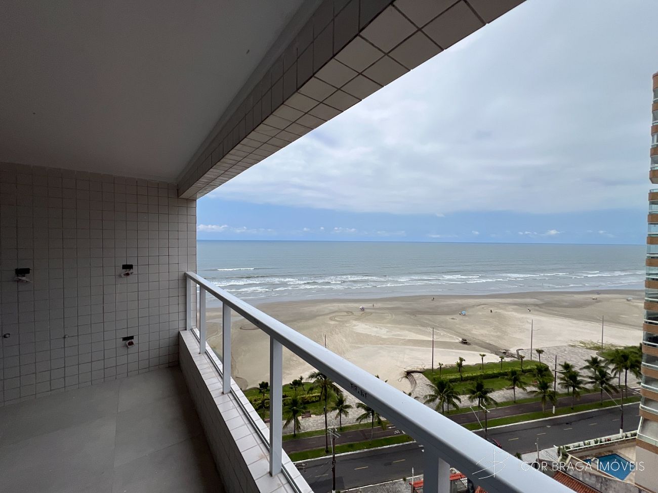 BELÍSSIMO APARTAMENTO, FINO ACABAMENTO E LAZER COMPLETO