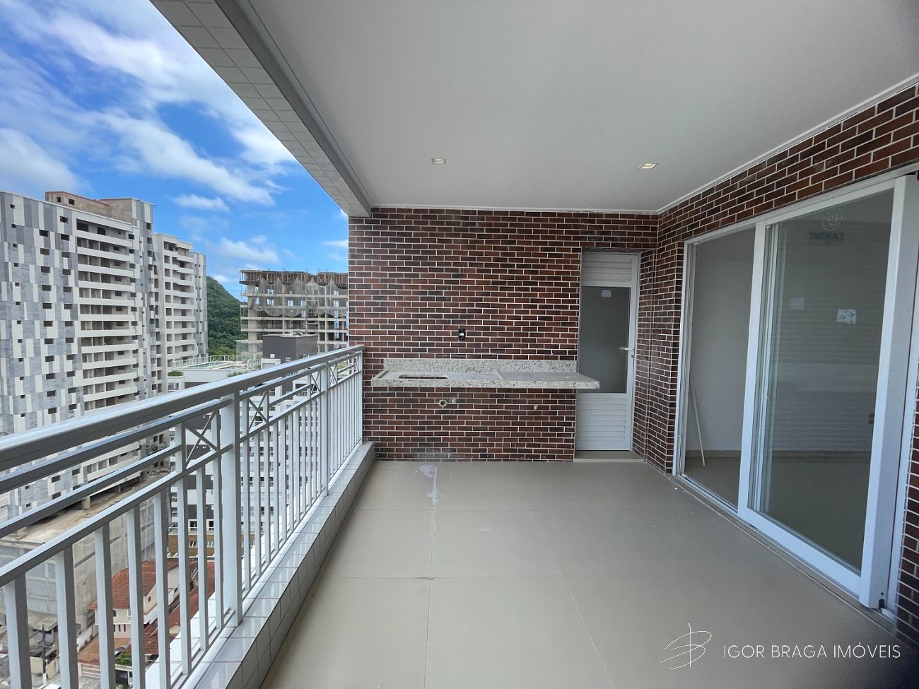 EXCELENTE APARTAMENTO, LAZER COMPLETO À 500m DO MAR E LAZER COMPLETO