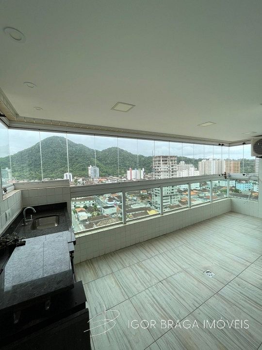 BELÍSSIMO APARTAMENTO, À 500m DO MAR E LAZER COMPLETO