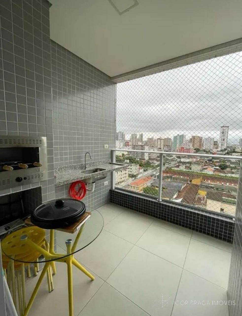 BELÍSSIMO APARTAMENTO, À 700m DO MAR E LAZER COMPLETO