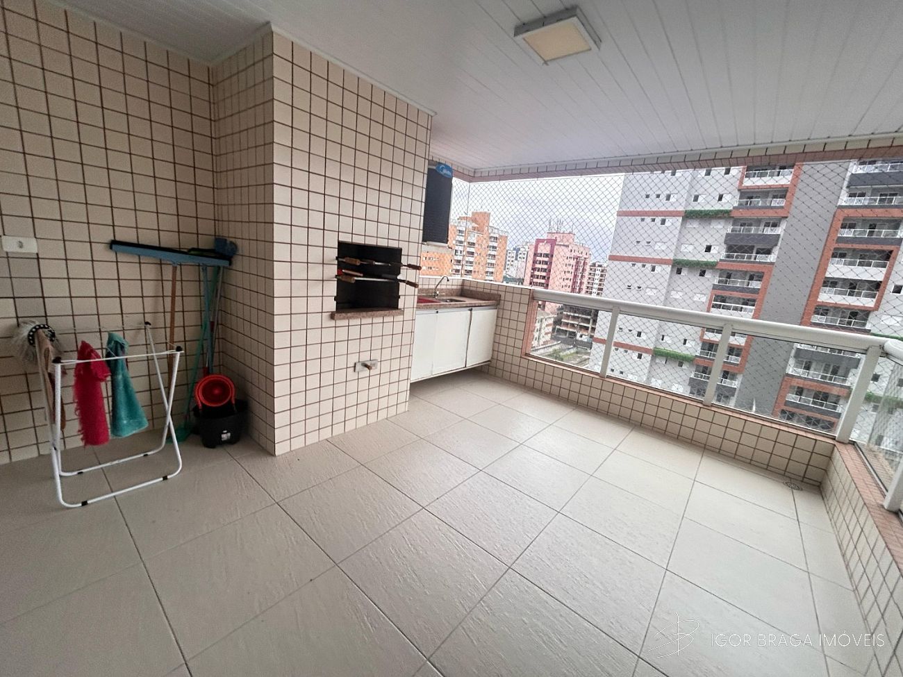 BELÍSSIMO APARTAMENTO, FINO ACABAMENTO E LAZER COMPLETO