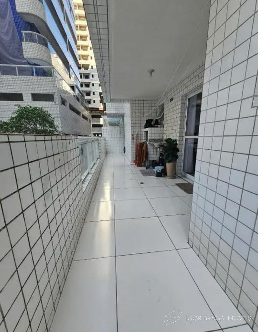 BELÍSSIMO APARTAMENTO, À 150m DO MAR E ÁREA DE LAZER