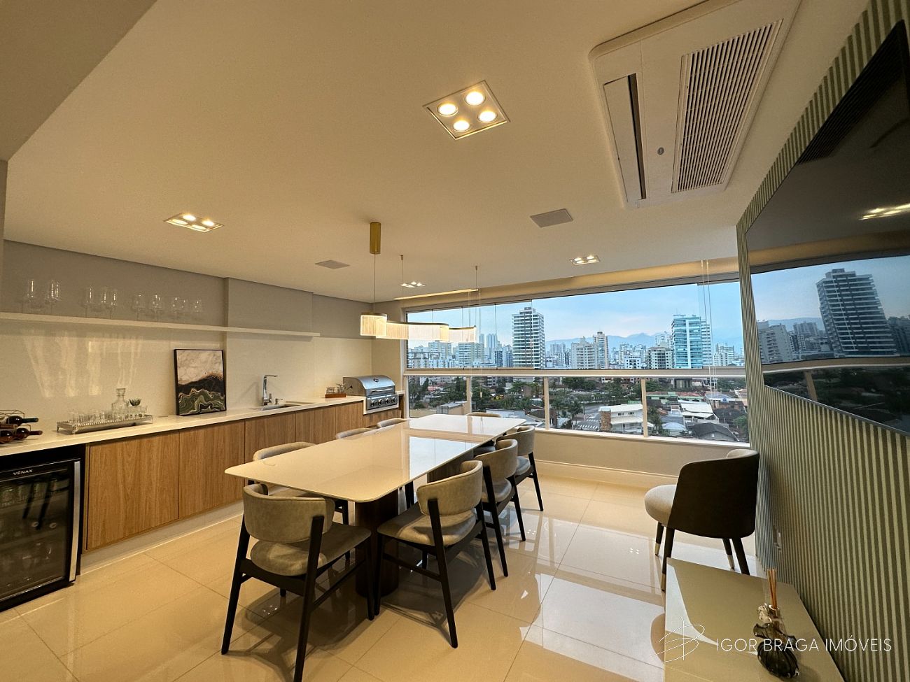 EXCELENTE APARTAMENTO, FINO ACABAMENTO E LAZER COMPLETO