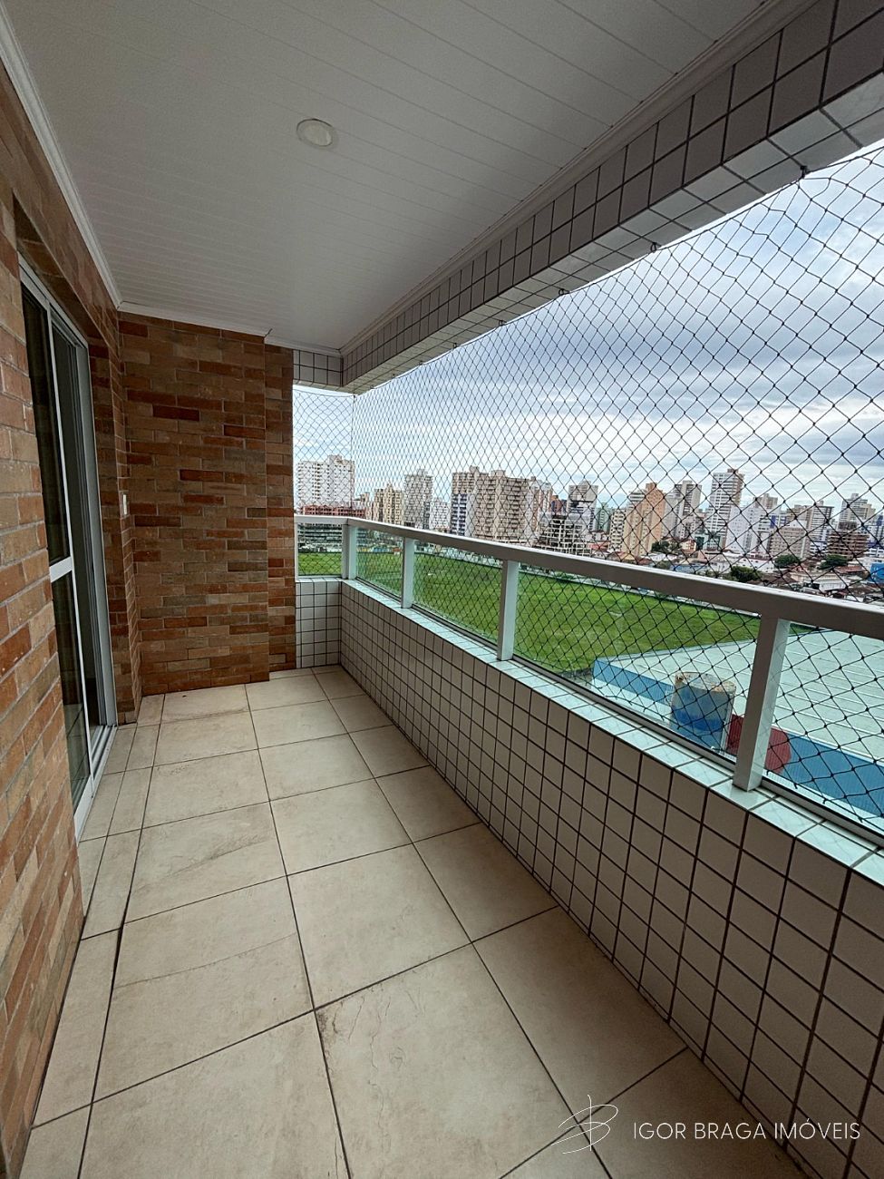 BELO APARTAMENTO, À 550M DO MAR E ÁREA DE LAZER