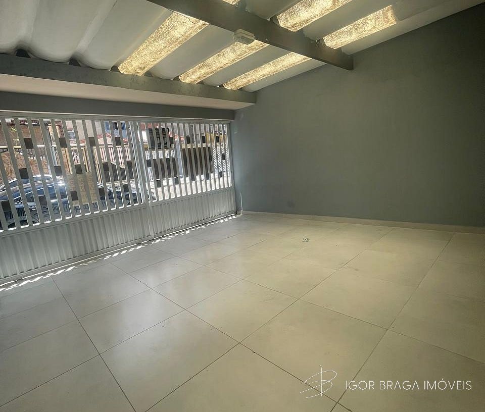 BELÍSSIMA CASA, AMPLA E À 100M DO MAR