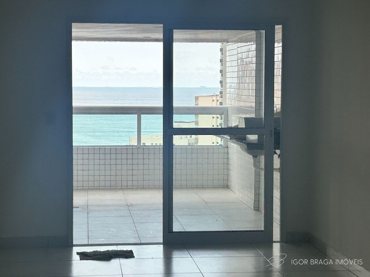 BELÍSSIMO APARTAMENTO, À 400M DO MAR E LAZER