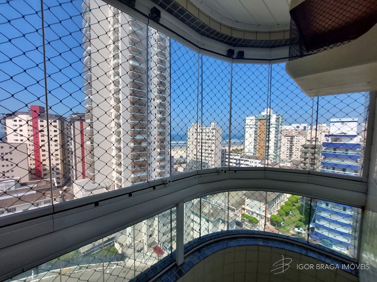 BELISSÍMO APARTAMENTO, À 150m DO MAR E LAZER