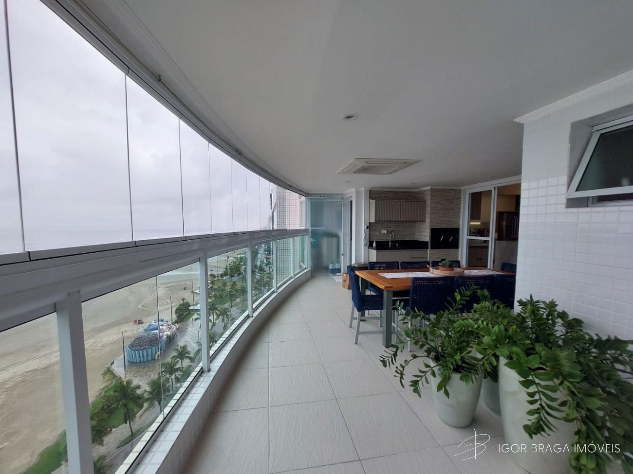 EXCELENTE APARTAMENTO, AMPLO E LAZER COMPLETO