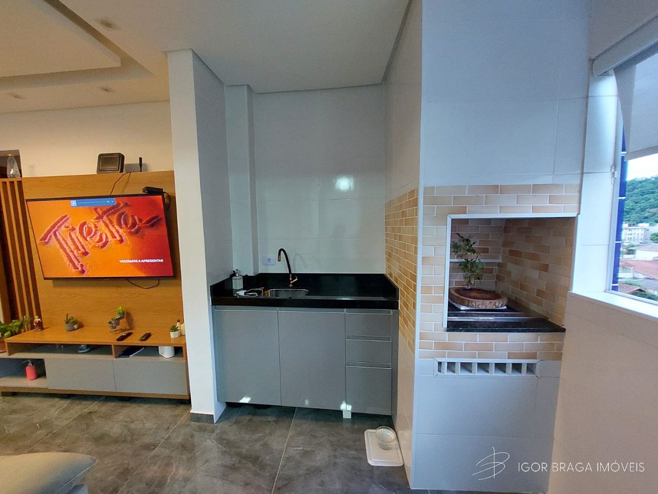 BELÍSSIMO APARTAMENTO, À 750M DO MAR E LAZER