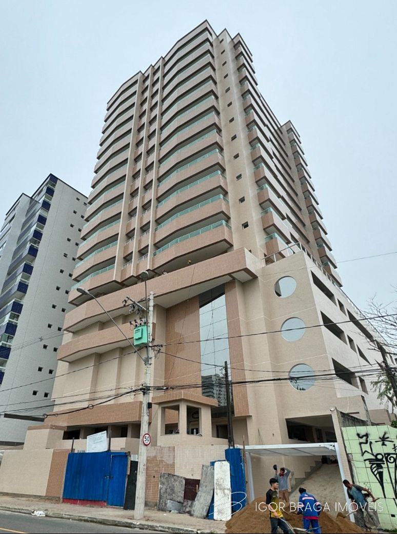 BELÍSSIMO APARTAMENTO, À 200M DO MAR E LAZER