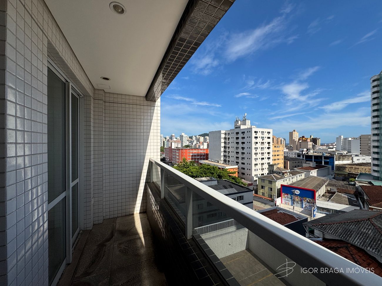 BELÍSSIMA SALA COMERCIAL, AMPLA E FINO ACABAMENTO