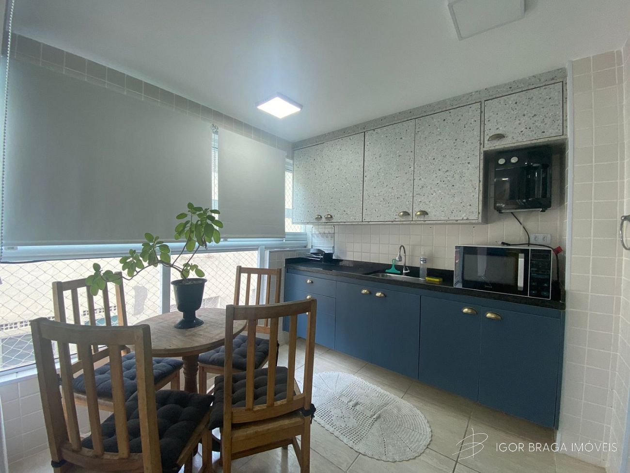 BELÍSSIMO APARTAMENTO, À 150m DO MAR E LAZER COMPLETO