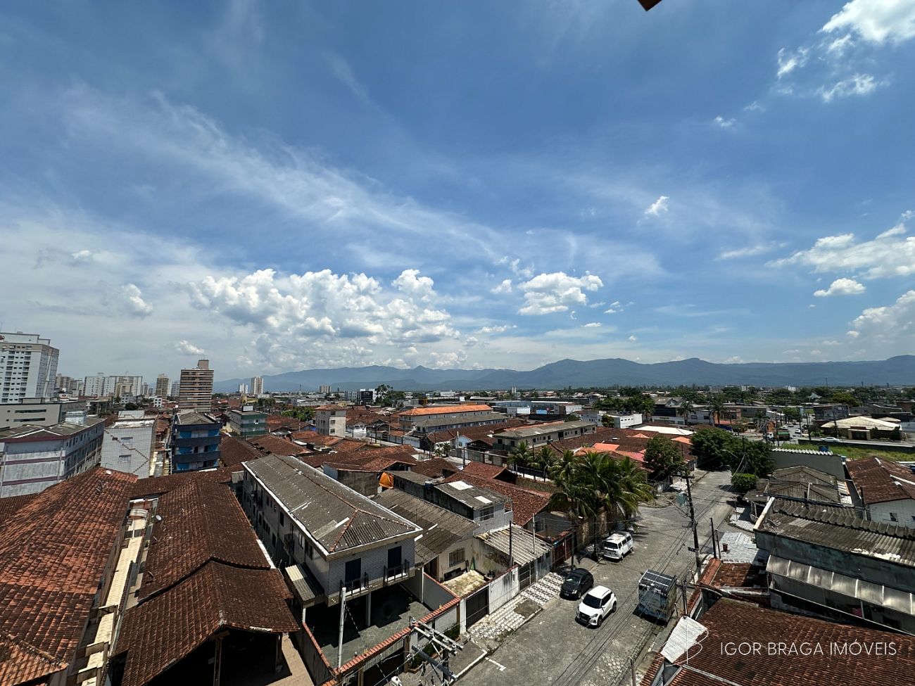 BELÍSSIMO APARTAMENTO, À 500m DO MAR E LAZER COMPLETO