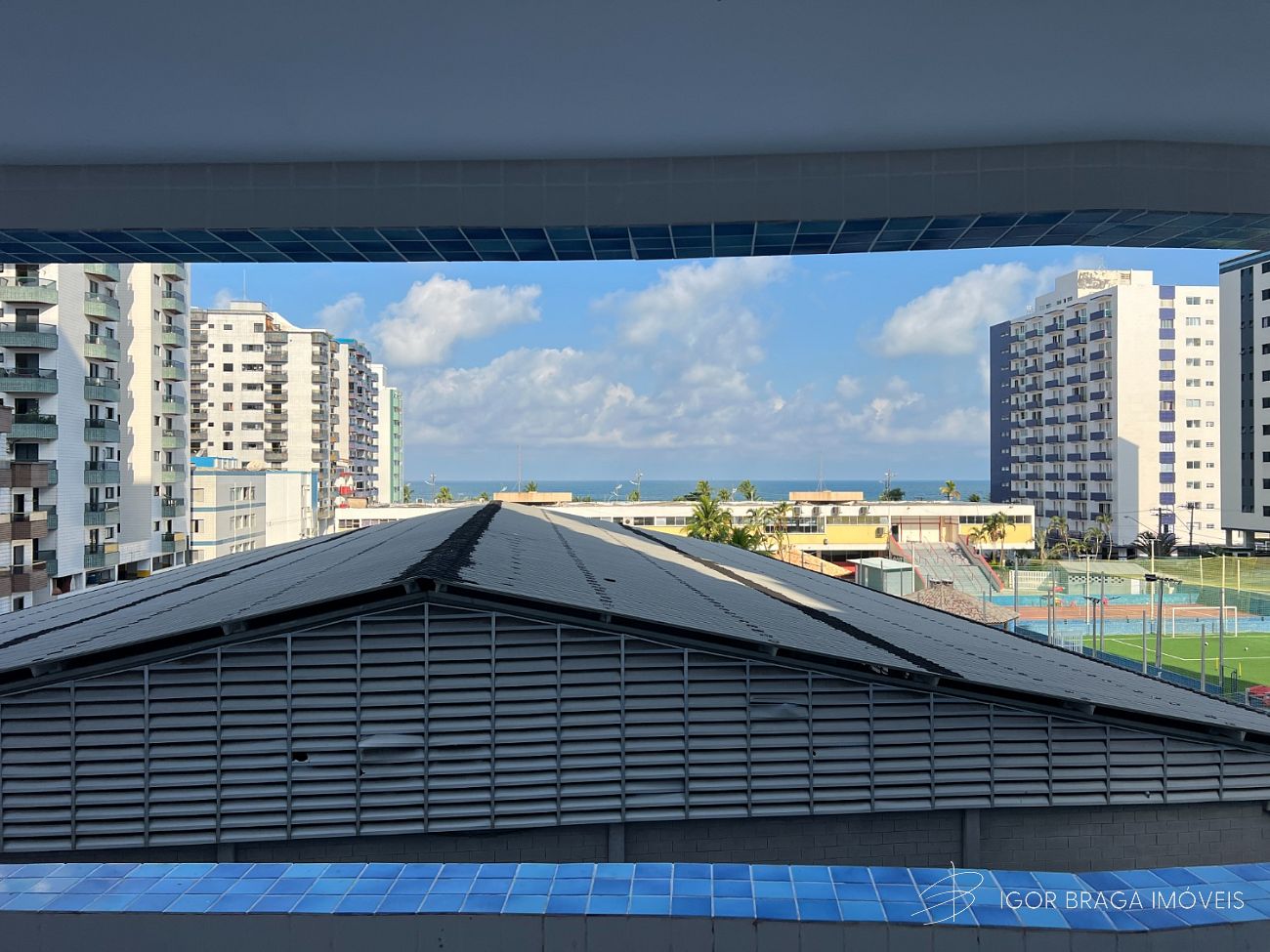 BELÍSSIMO LANÇAMENTO, À 100m DO MAR E LAZER COMPLETO