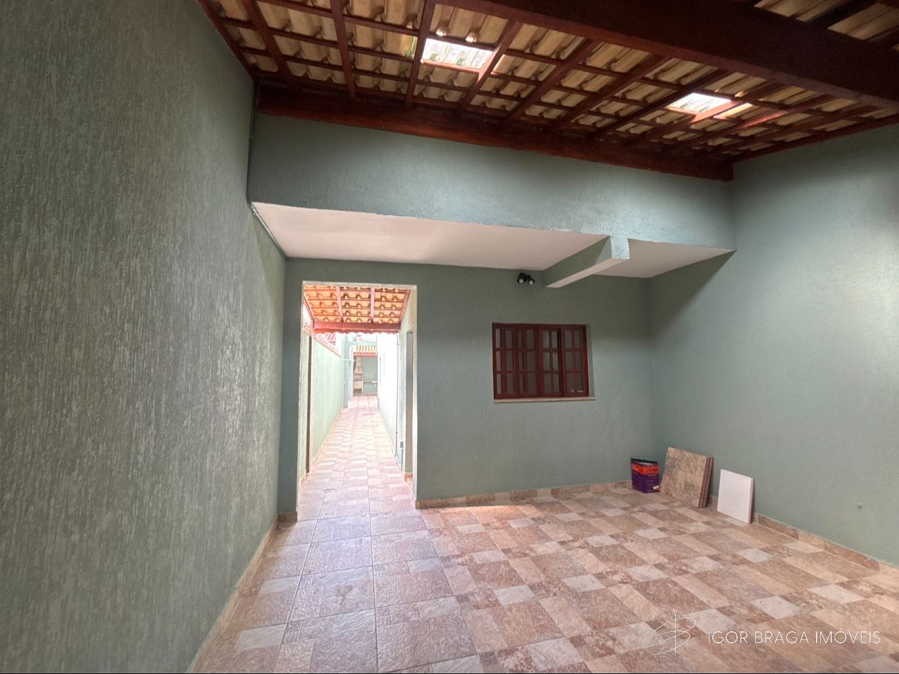 BELÍSSIMO SOBRADO, À 450m DO MAR E FINO ACABAMENTO