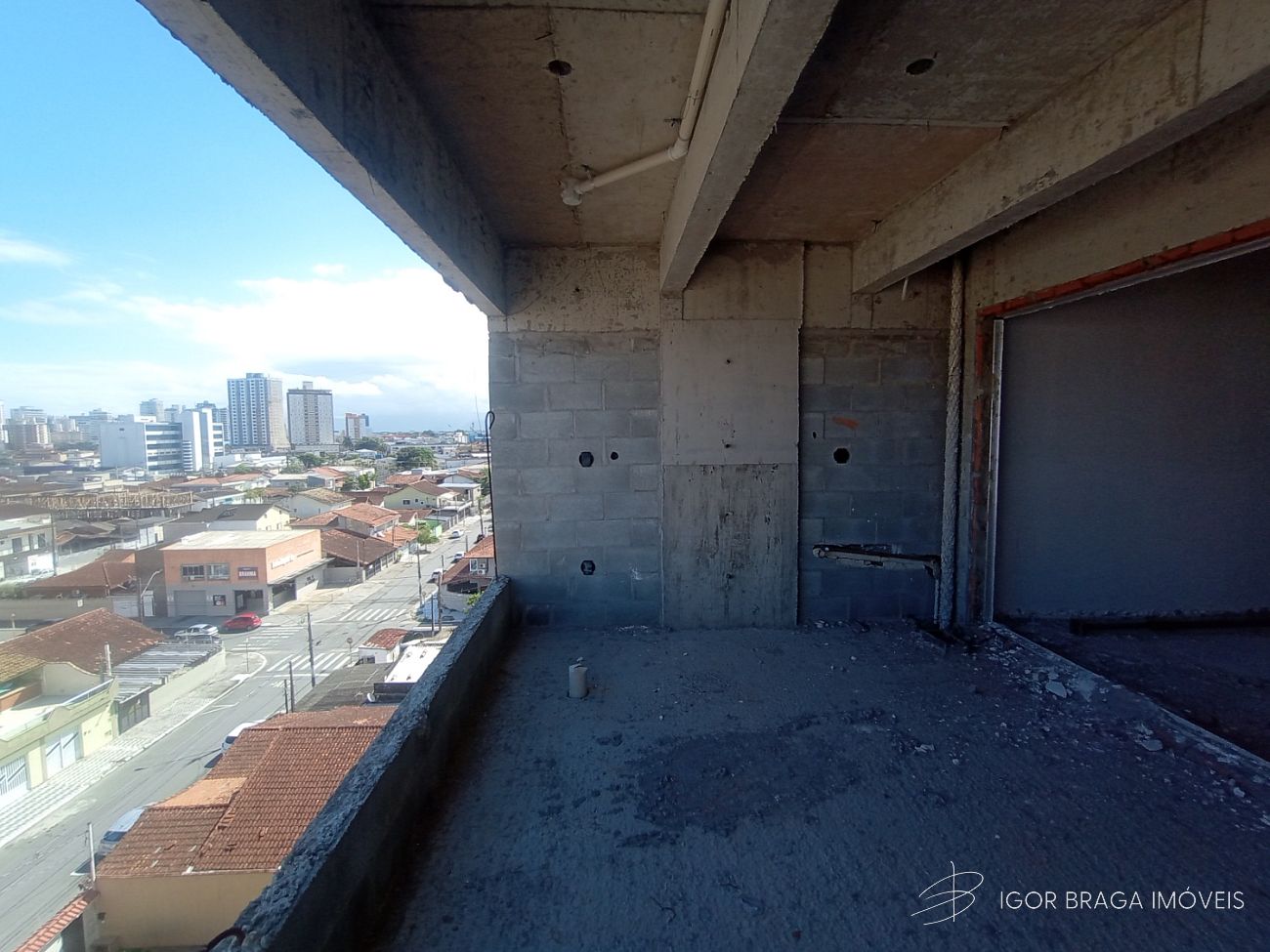 BELÍSSIMO APARTAMENTO, À 900M DO MAR E LAZER COMPLETO