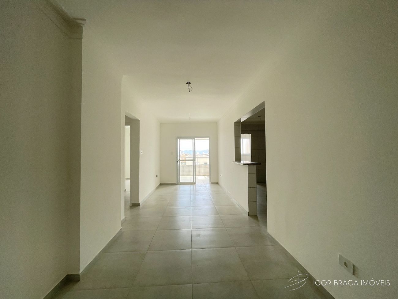 BELÍSSIMO APARTAMENTO, À 300M DO MAR E LAZER COMPLETO