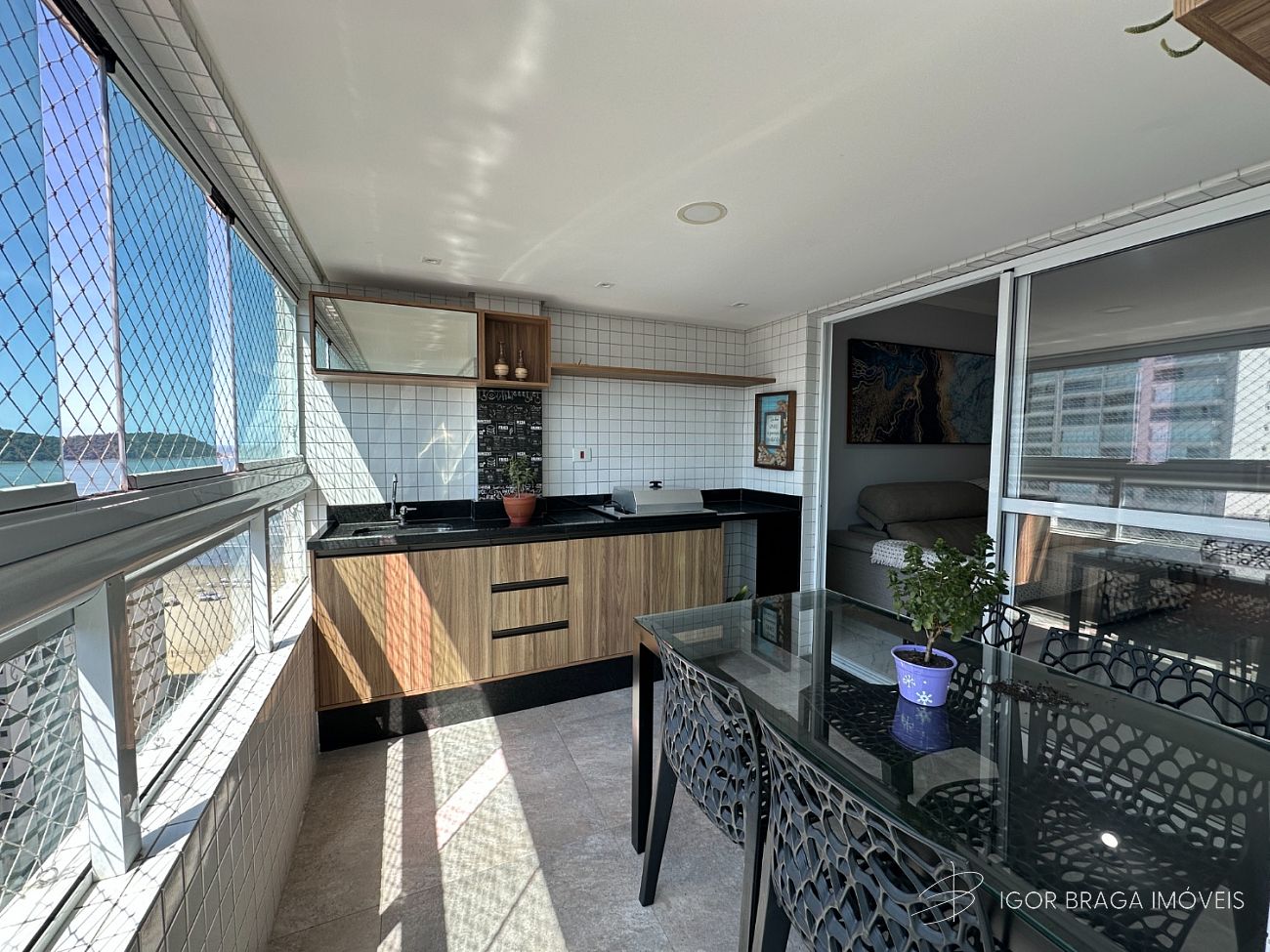 LUXUOSO APARTAMENTO, LAZER COMPLETO À 50M DO MAR