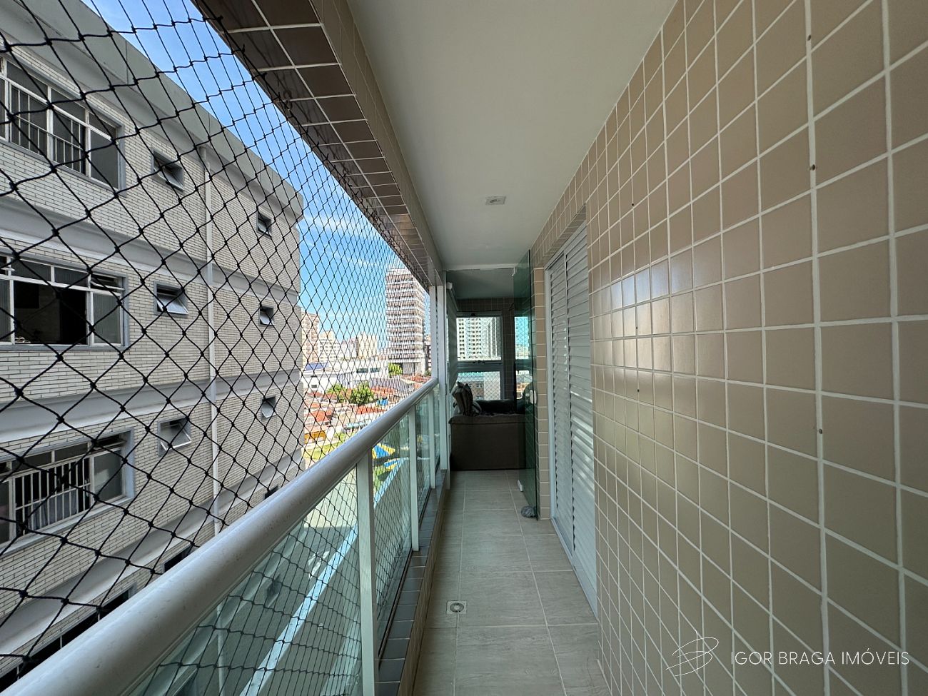 BELÍSSIMO APARTAMENTO, LAZER COMPLETO E À 450m DO MAR