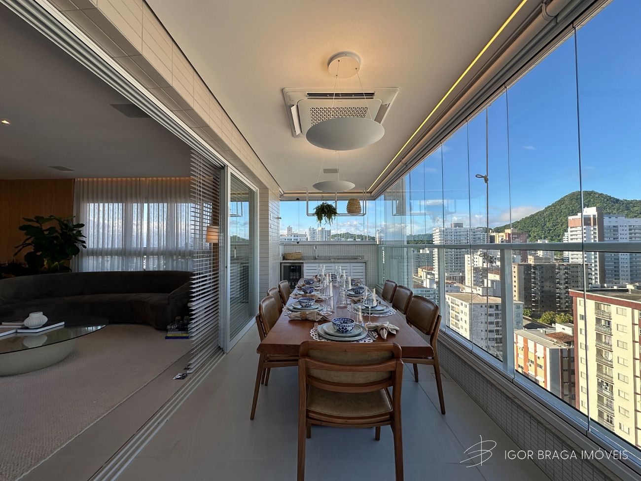 BELÍSSIMO APARTAMENTO, À 200M DO MAR E LAZER COMPLETO