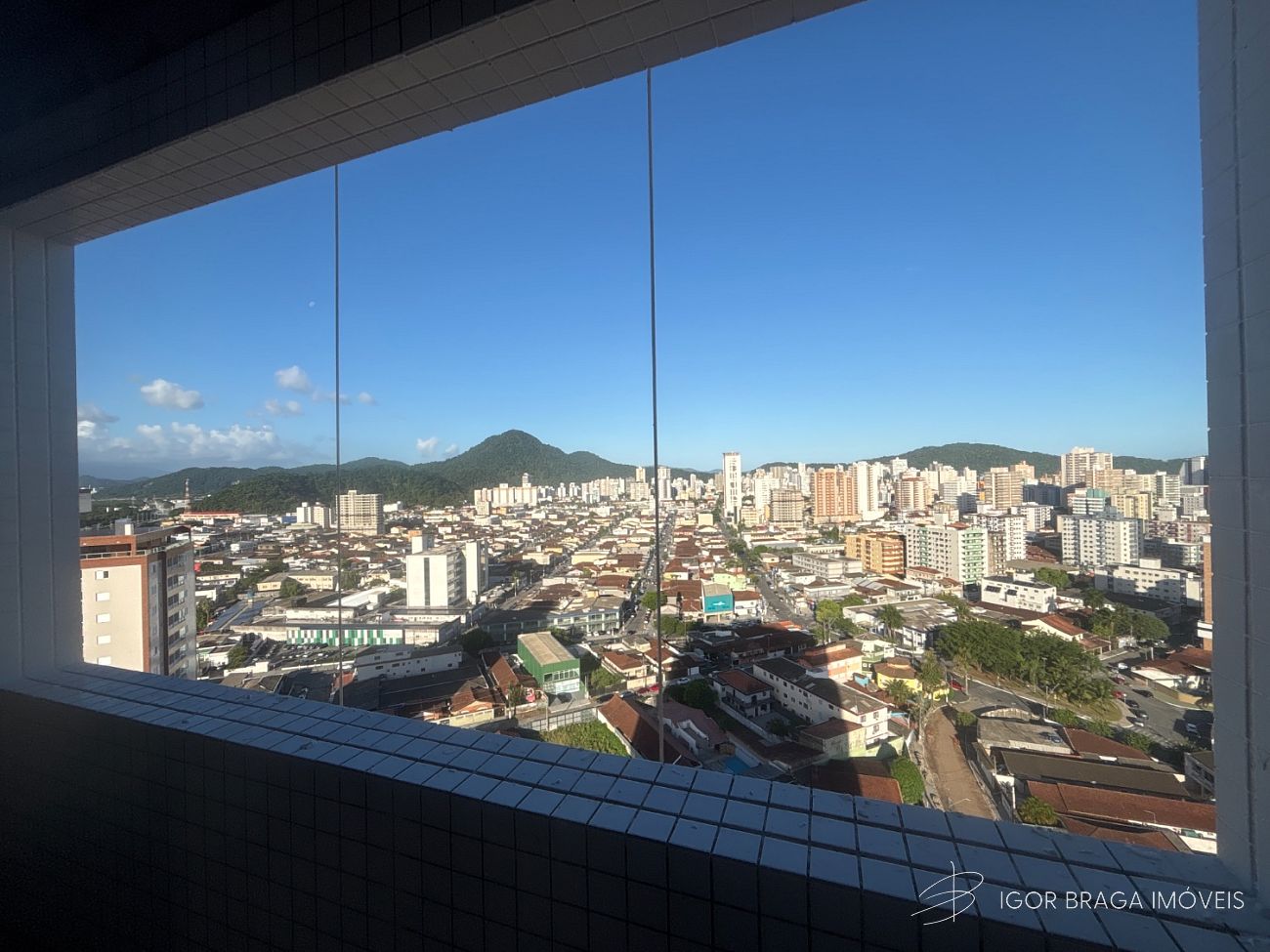 BELÍSSIMO APARTAMENTO, À 900m DO MAR E LAZER COMPLETO